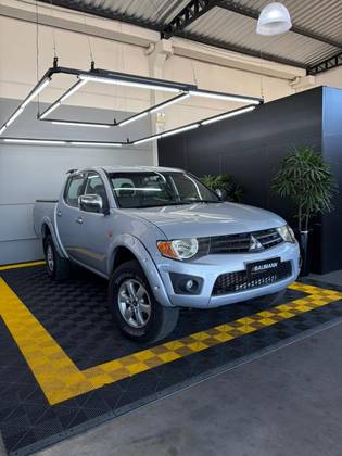 MITSUBISHI L200 TRITON 3.2 GL 4X4 CD 16V TURBO INTERCOLER DIESEL 4P MANUAL MITSUBISHI L200 TRITON 3.2 GL 4X4 CD 16V TURBO INTERCOLER DIESEL 4P MANUAL